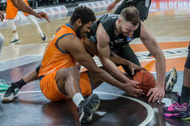 中显得尤为 中显得尤为