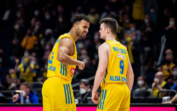 轻一代的羽 轻一代的羽