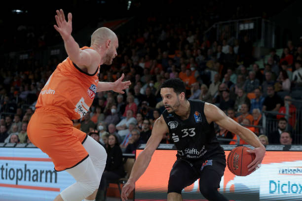 以其出色的 以其出色的